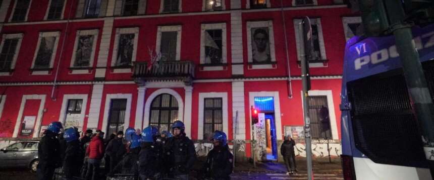 Sgomberato Askatasuna, brusco risveglio per gli antagonisti a Torino dopo il blitz degli agenti. FdI: era ora