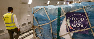Hamas Italia, la vergogna dei soldi ai terroristi nascosti tra cibo e medicine per Gaza. Piantedosi: “Occhio ai pro-Pal”