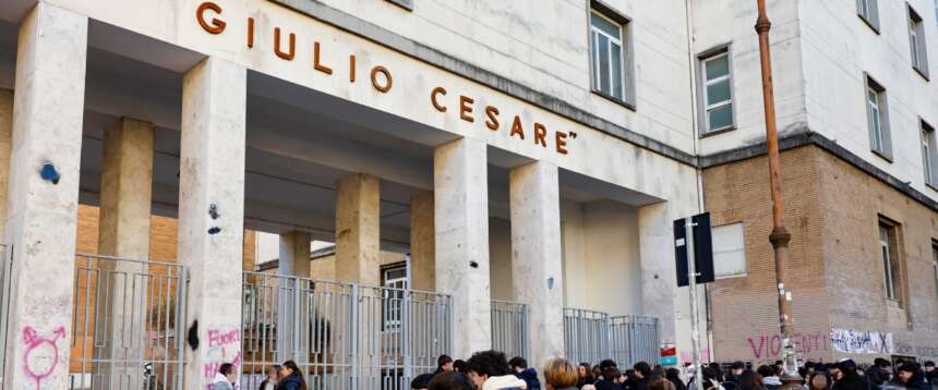 “Lista degli stupri” al liceo Giulio Cesare, quali sono i fattori scatenanti: ecco cosa dice il sondaggio del Secolo