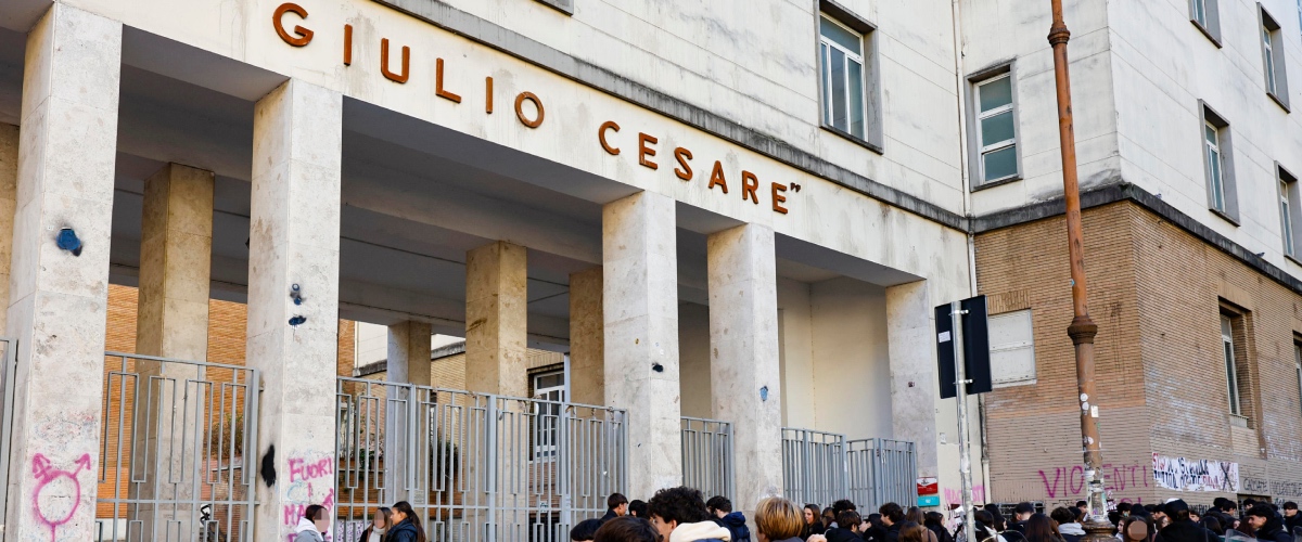 “Lista degli stupri” al liceo Giulio Cesare, quali sono i fattori scatenanti: ecco cosa dice il sondaggio del Secolo “Lista degli stupri” al liceo Giulio Cesare, quali sono i fattori scatenanti: ecco cosa dice il sondaggio del Secolo