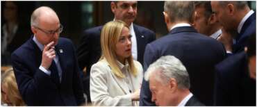 Prestito Ue a Kiev senza usare gli asset russi: c’è l’accordo. Meloni: ha prevalso il buon senso