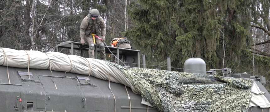 Mosca schiera i “super missili” Oreshnik in Bielorussia durante i negoziati: pericoli per l’Ucraina e l’Europa