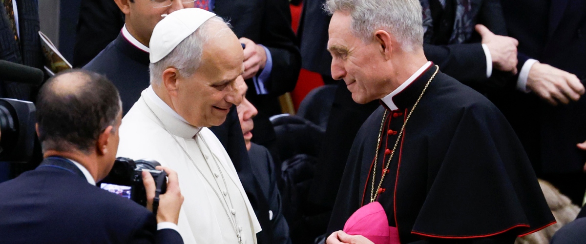 Leone al premio Ratzinger incontra padre Georg: nel nuovo corso vaticano Benedetto XVI torna centrale