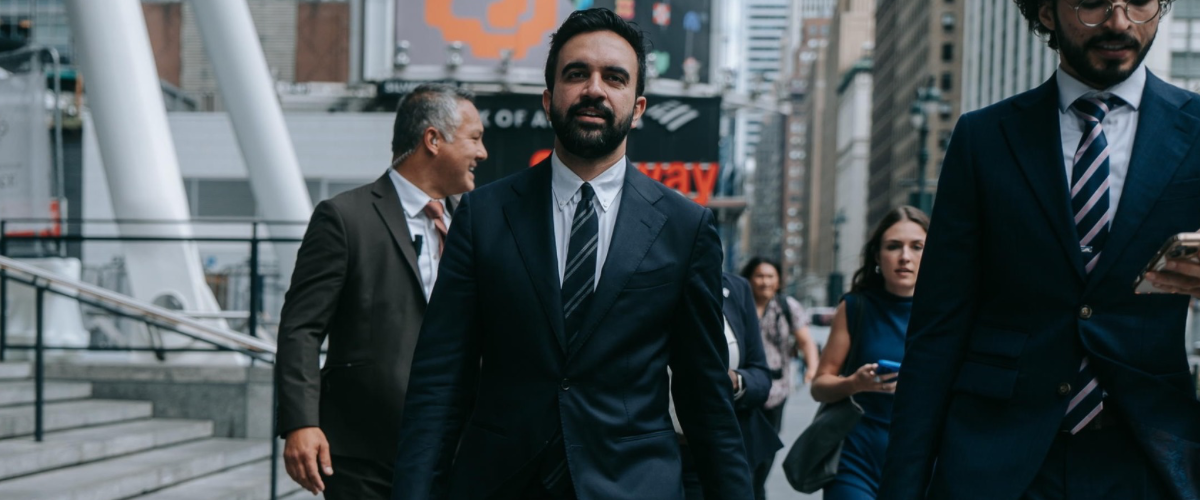 il proletario mamdani abbandona il bilocale e va in una reggia come cambiano in fretta i comunisti8230 da Secoloditalia.it il proletario mamdani abbandona il bilocale e va in una reggia come cambiano in fretta i comunisti8230