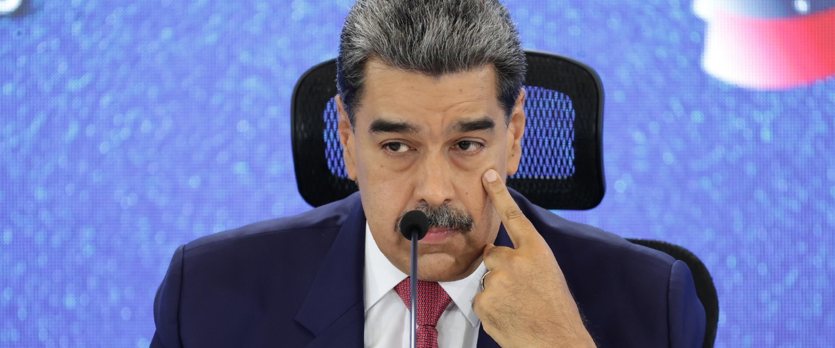 Maduro riappare in pubblico per smentire le voci di una fuga dal Venezuela: c’è stata prima una telefonata con Trump