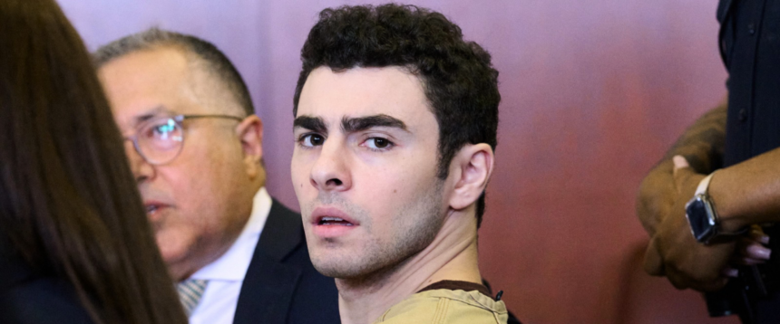 epa12382855 Luigi Mangione (C), who has been accused of murdering UnitedHealthcare CEO Brian Thompson, sits next to his defense attorneys as he appears for a hearing at Manhattan Supreme Court in New York, New York, USA, 16 September 2025. EPA/CURTIS MEANS / POOL