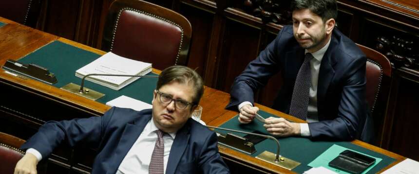 Le rivelazioni di Sileri: “Ignoro chi decise tachipirina e vigile attesa. Fui minacciato dallo staff di Speranza”