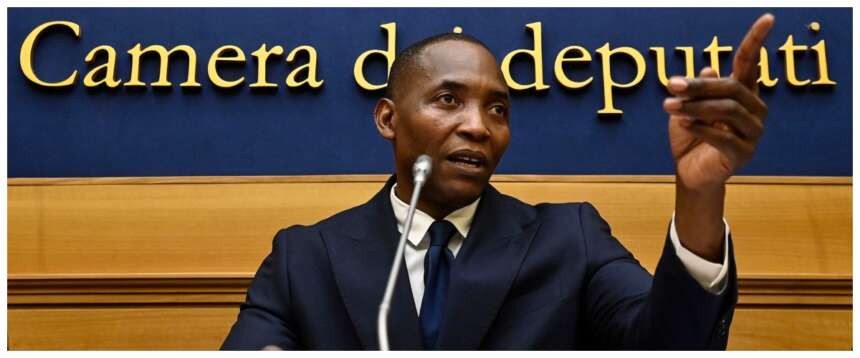 Soumahoro ora vuole buttarsi a destra: “Amo il tricolore e l’Italia”. La bocciatura social è unanime: basta trasformisti