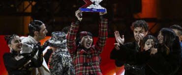 Chi è Rob, la vincitrice di X Factor 2025. Una “underdog” che ha trionfato a Napoli davanti a 16mila persone