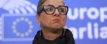 Albanese, la sinistra a Bologna si incarta sulla cittadinanza onoraria: “Si può revocare ma non è urgente”