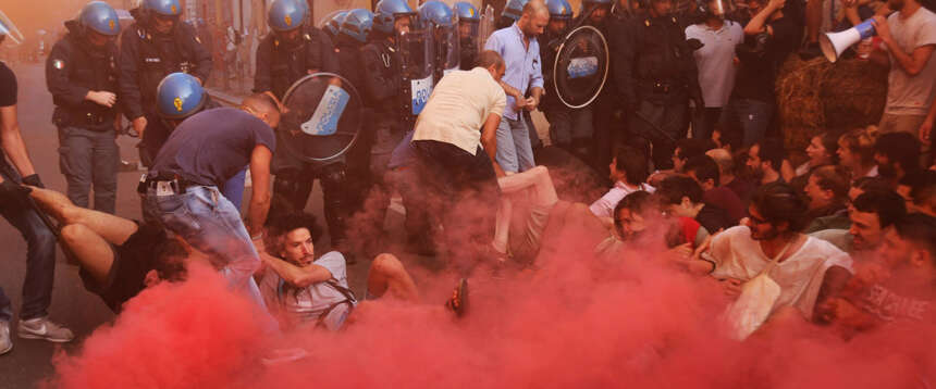 Una, cento, duecento Askatasuna: trema il popolo dei centri sociali rossi, finita la pacchia per le “okkupazioni” violente