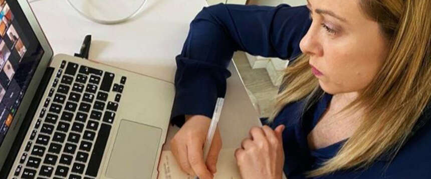 Un super computer da 9mila euro per Giorgia Meloni: è il regalo dei parlamentari di FdI per Natale