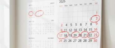 Feste e ponti, il calendario 2026 in una foto generata da IA