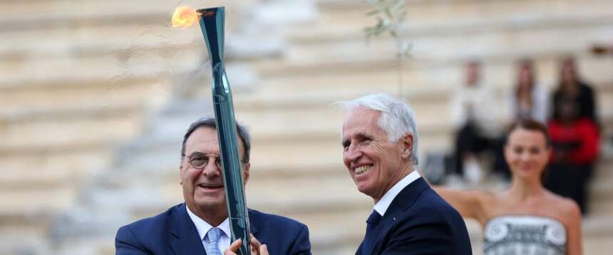 Milano-Cortina: la fiamma Olimpica torna in Italia (video)