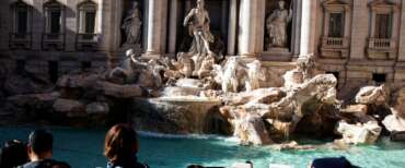Fontana di Trevi, dal 1 febbraio due euro per ammirare la meraviglia. Ma solo per i turisti. Funzionerà?