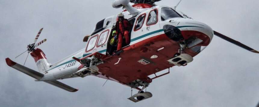 Paura sulla funivia di Macugnana: cento persone bloccate nel vuoto. Elicotteri in azione per il salvataggio