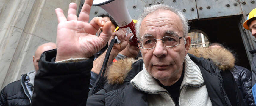 Ilva, sindacalista Fiom-Cgil minaccia la polizia: “Andiamo a picchiarci con loro… Meloni? Ci vuol prendere con la vaselina”