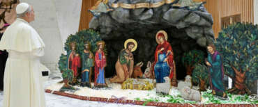 Il Papa sfida la sinistra: appello alla vita e nel presepe una Madonna incinta contro l’aborto selvaggio