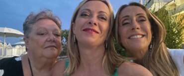 Mamma Meloni e la lotta al patriarcato: “In famiglia comandano le donne. Giorgia? Sente il peso del mondo addosso”