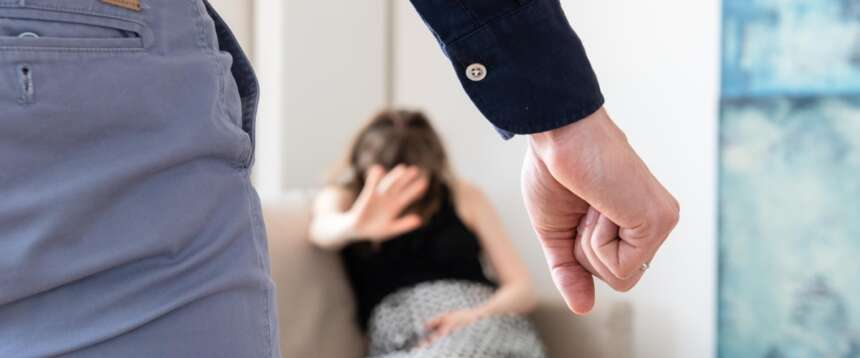 Pavia, sequestra e picchia una ragazza per oltre 24 ore: arrestato 32enne marocchino