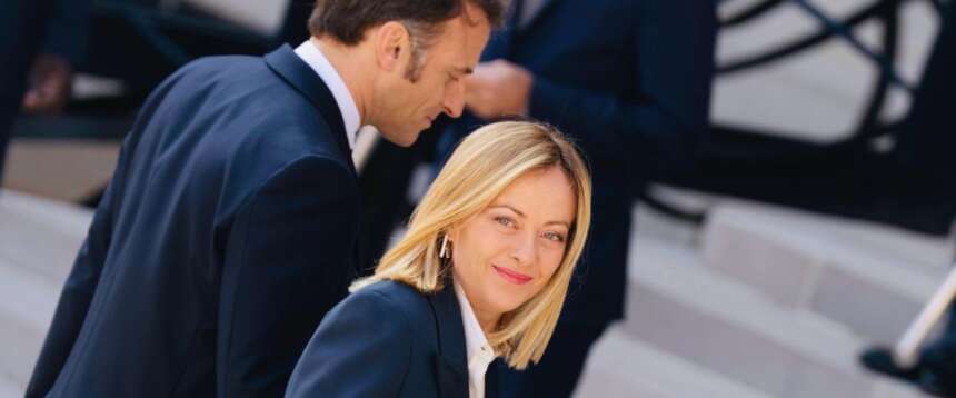 Le Figaro loda Meloni e irride Macron salvato dall’Italia