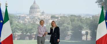 Immigrazione e business, l’Europa segue il modello Meloni. Von der Leyen: “Porre fine ai traffici di esseri umani”