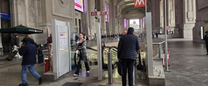 Due stupri fotocopia a Milano: ecuadoriano seguiva ragazzine all’uscita della metro e le violentate sotto casa