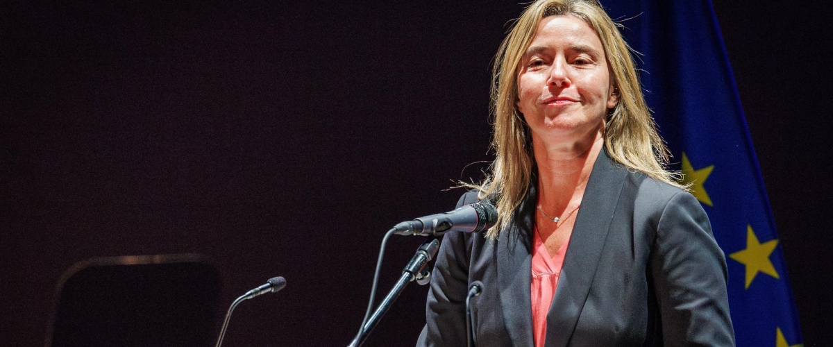 euroscandalo federica mogherini accusa il colpo e si dimette da rettrice del collegio d8217europa