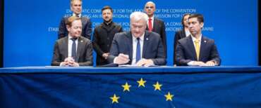 Ucraina, l’Ue approva la convenzione per la riparazione dai danni. Da Mosca nuovi “dubbi” sulla mediazione europea