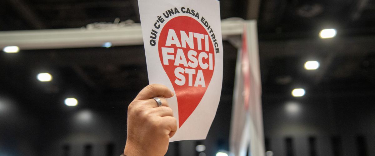 A “Più libri Più liberi” la democrazia ha dimostrato di avere i giusti anticorpi: quelli contro gli antifà A “Più libri Più liberi” la democrazia ha dimostrato di avere i giusti anticorpi: quelli contro gli antifà
