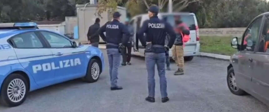 Marocchino aggrediva e sfregiava solo donne italiane, scatta l’accusa di “odio etnico”: ne ha colpite dieci