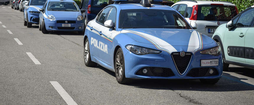 “Colpisco solo le italiane”. Terrore a Prato: marocchino sfregia con i cocci di vetro sette donne, arrestato