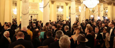 Offese alla Meloni e urla, ma i pro-Pal non rovinano la Prima della Scala. Applausi alla Segre e incasso record