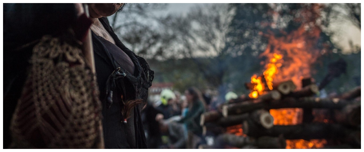 I giudici di Bolzano scovano una strega nel bosco: faceva riti satanici sul figlio, sospesa la responsabilità genitoriale