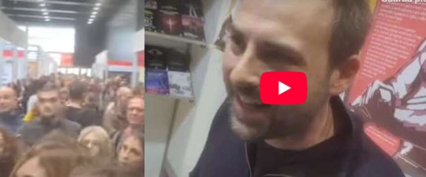 L’intervista video a Marco Scatarzi di Passaggio al bosco. Nel riquadro, la fila per raggiungere il suo stand a “Più libri Più liberi”