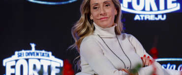 Il capo della segreteria politica di Fratelli dItalia Arianna Meloni, durante un dibattito sul Deepfake sul palco di Atreju a Roma, 11 dicembre 2025. ANSA/FABIO FRUSTACI