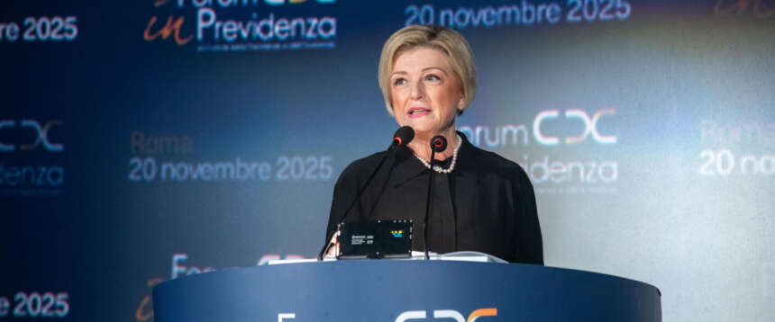 Marina Calderone, Ministro del Lavoro e delle Politiche Sociali, durante l’evento “Dialoghi per guardare lontano. Viaggio al centro della previdenza”, organizzato da Cassa Dottori Commercialisti (CDC). Roma 20 novembre 2025. ANSA / FEDERICO PERRUOLO (npk)