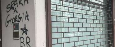 Terza scritta choc firmata BR contro Meloni. E anche stavolta la sinistra resta muta