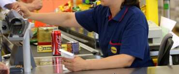 Spray al peperoncino alla cassiere del supermercato di Treviso