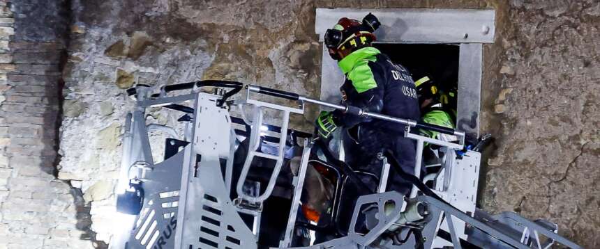 Torre dei Conti, i primi indagati per il crollo: tre architetti e un ingegnere indagati per crollo Fori