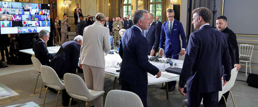 Mosca minaccia i “volenterosi” europei: “I loro soldati obiettivi legittimi”. Oggi Zelensky incontra Trump