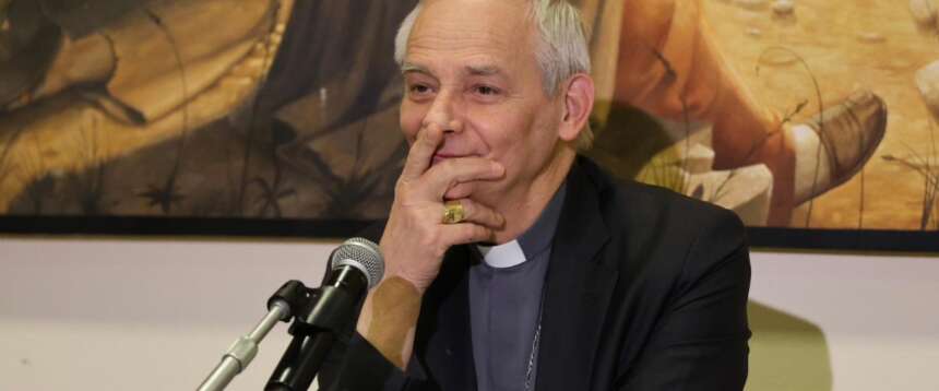 Il cardinale Zuppi: “I vescovi hanno un ottimo rapporto con il governo. Togliere il presepe? È come buttare giù i campanili”