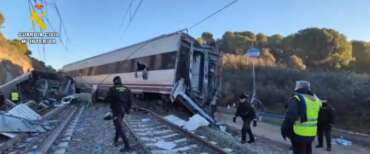 Strage ferroviaria di Adamuz: le autorità spagnole non parlano di sabotaggio o terrorismo ma definiscono l’incidente “molto strano”