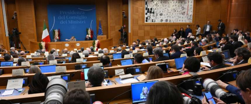 Meloni: “L’Anm dice cose campate in aria sul referendum. Non ha argomenti: è uno spot a favore del Sì” (video)