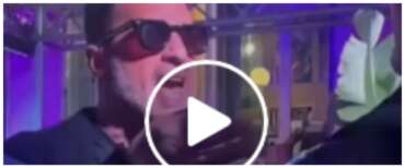 Fabrizio Corona a brutto muso col reporter di Fanpage: “Siete capaci solo di fare inchieste finte contro la destra” (video)