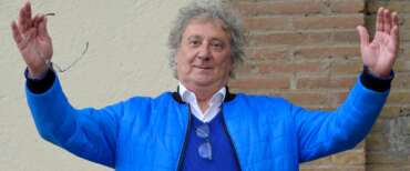 Enzo Iacchetti in versione pro-Pal scatena i social che si rivoltano e snobbano il ritorno di Striscia la Notizia con lui dietro il bancone