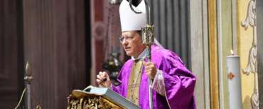 Indagine vaticana su Guido Gallese, il vescovo di Alessandria che viaggia in Tesla. La Diocesi: “Lo fa per non inquinare” (video)