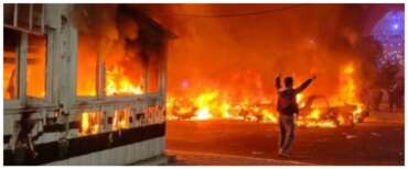 Teheran brucia: centinaia di morti nelle proteste in Iran (video). Il regime manda in blackout il web