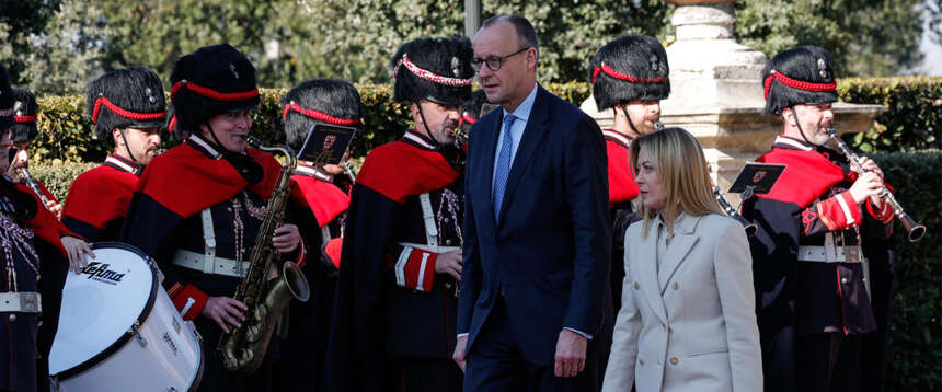 Italia-Germania marciano insieme su difesa, cultura e industria. E si alza il “muro” di Berlino e Roma sui migranti