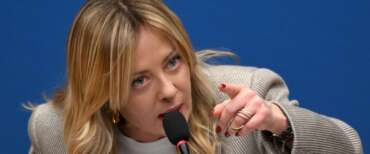 Giorgia Meloni fa la statista in Europa e smentisce il teorema della subordinazione a Trump